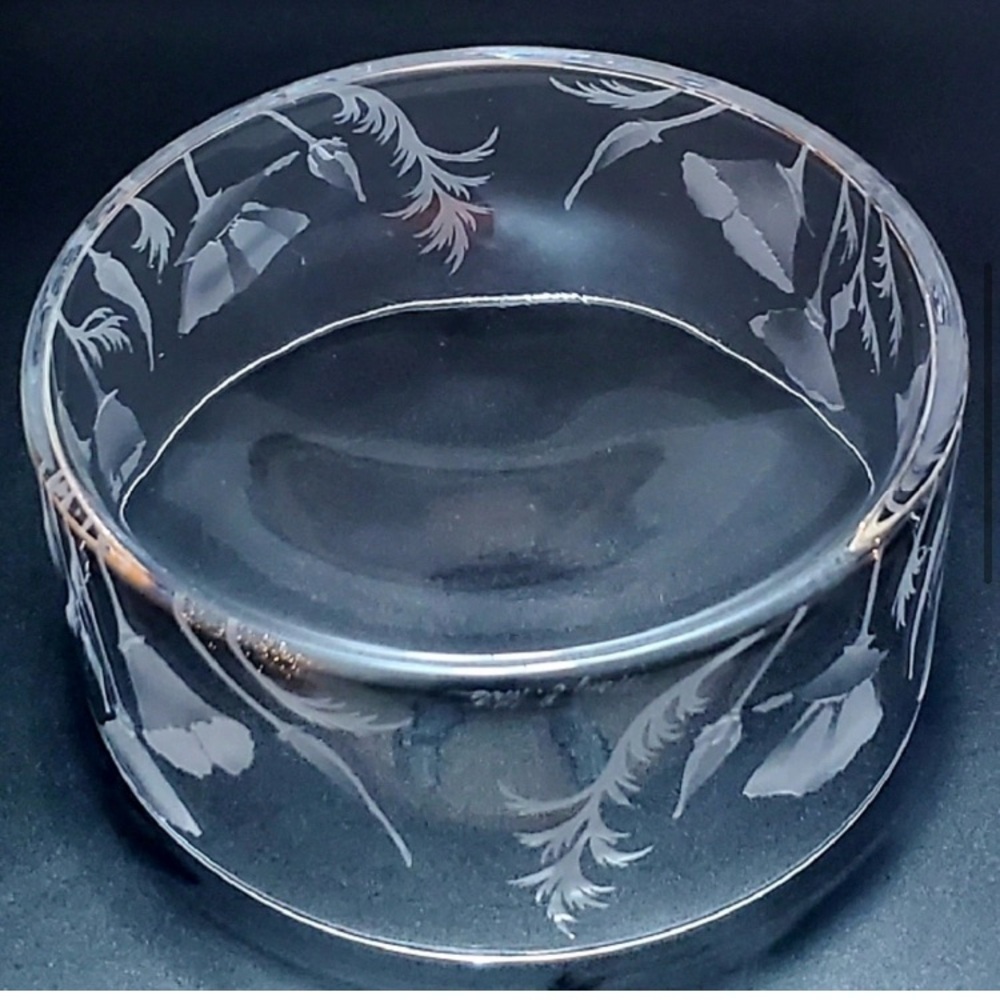 Etched glass Vase with Nature-Inspired Etched Accents